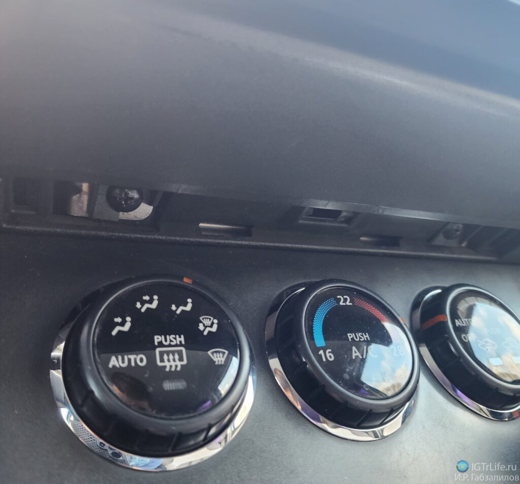 Снятие центральной части торпеды Nissan Note